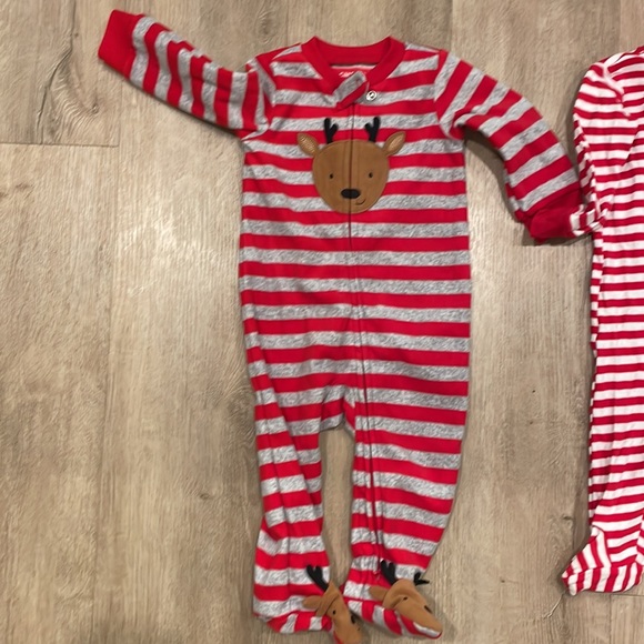 Carters Christmas pajamas 9m - Picture 2 of 4